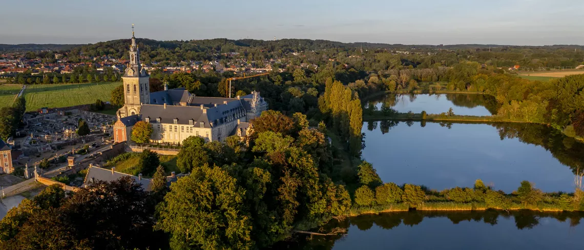 luchtfoto van de abdij