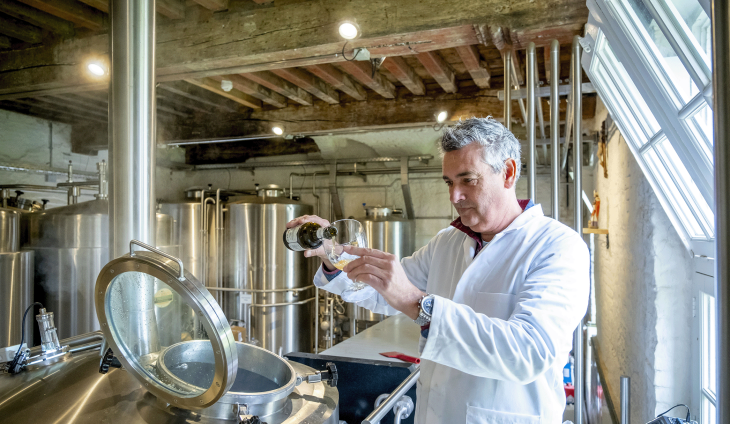 Brouwer in de abdijbrouwerij