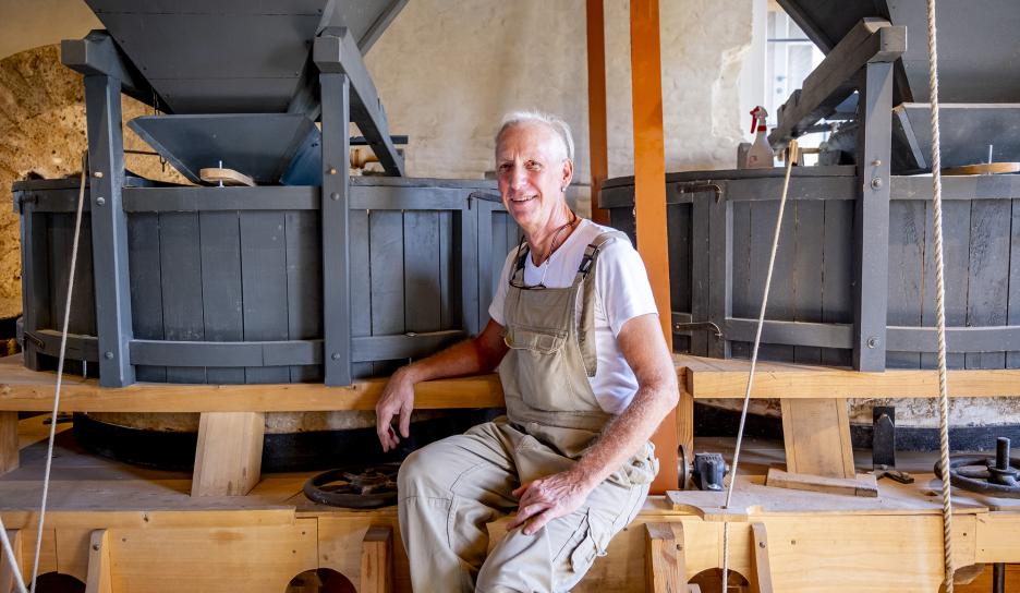 De molenaar bij de molen