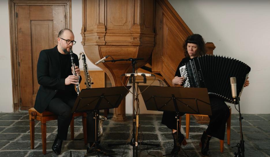 Accordeonist en vioolspeler